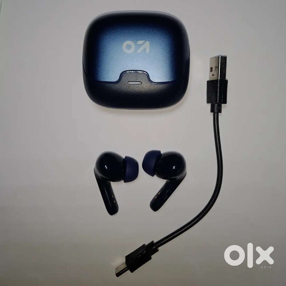 Boult z40 earbuds blue