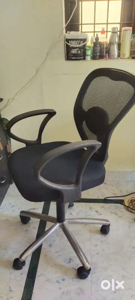 Samsung 22 inch monitor, Chair and table