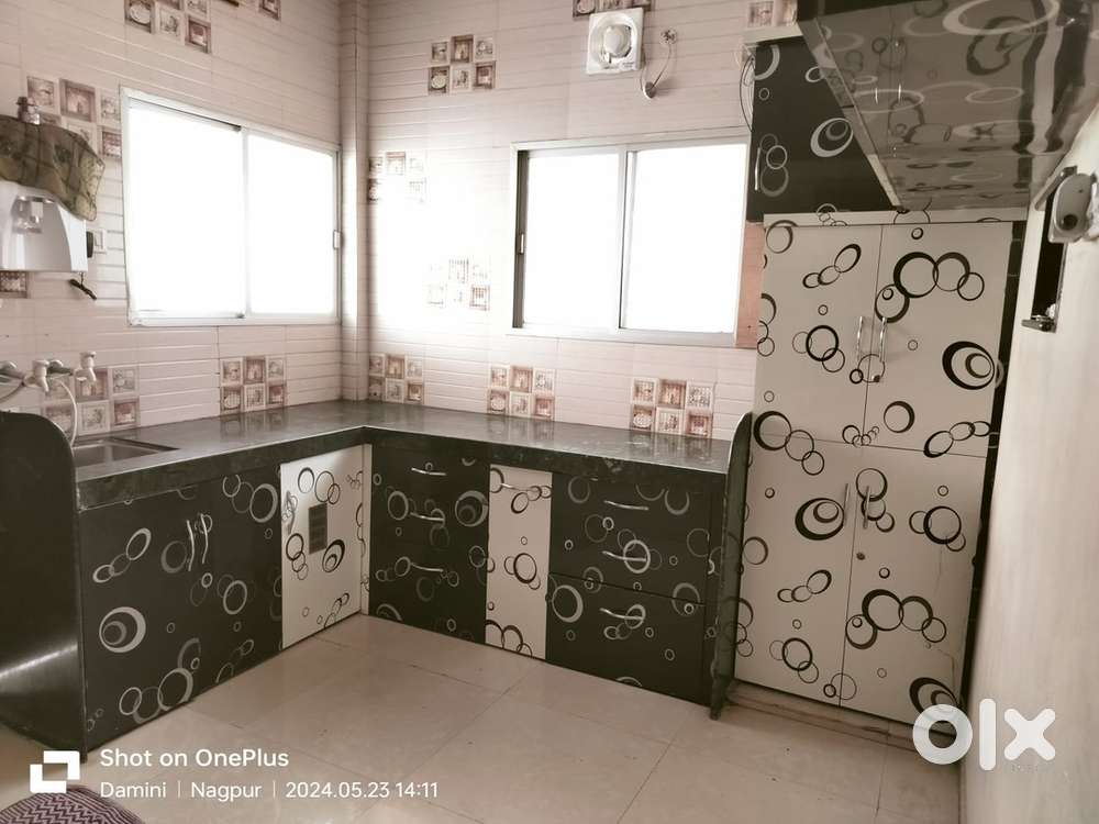 FLATS,HOUSES FOR SALE/RENT