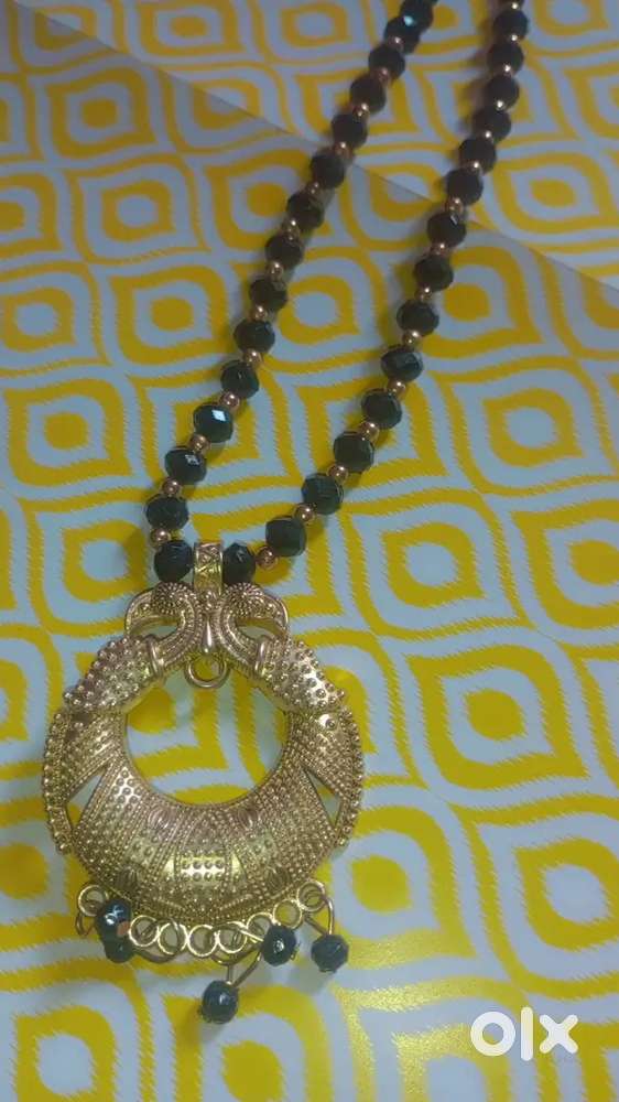 Long necklace on maharashtrian look