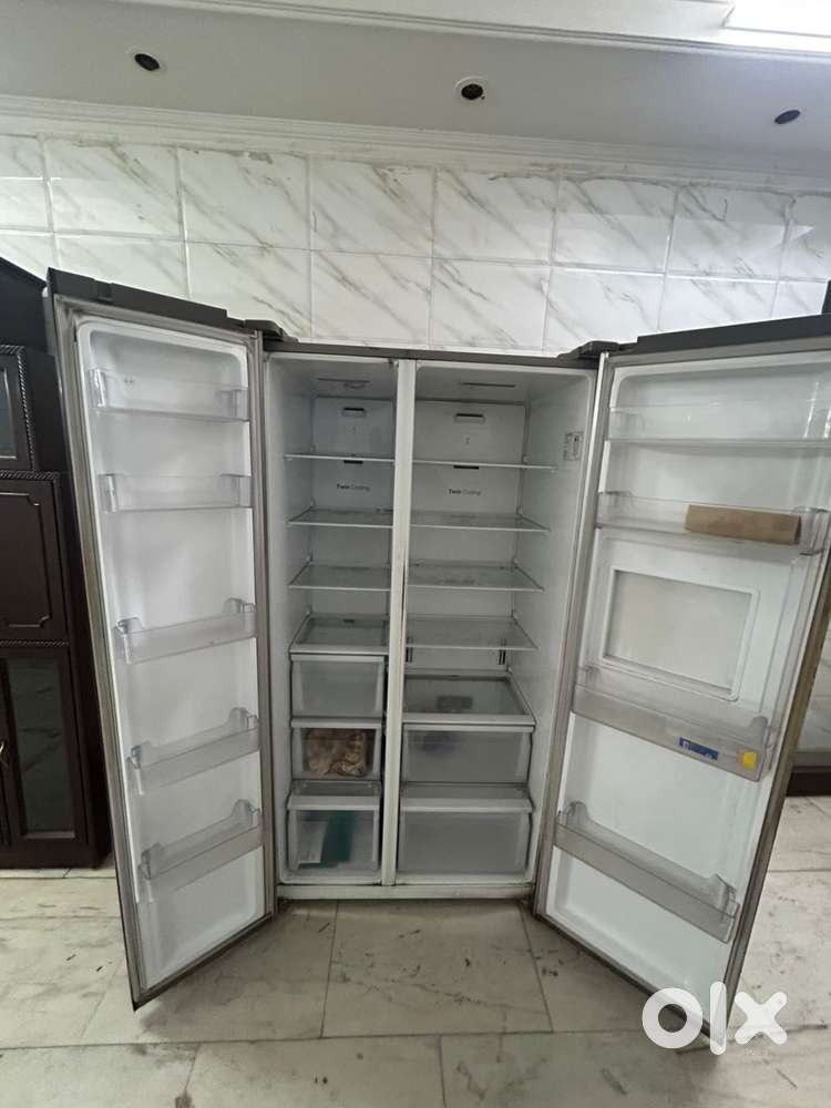 Fridge double door by Samsung