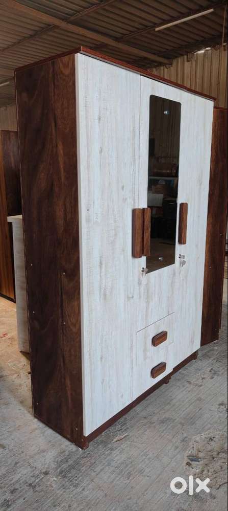 MODERN LOOKS 3 DOOR WARDROBE FOR SELL DIRECT FROM FACTORY