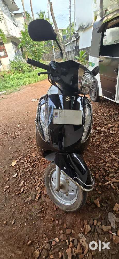 Suzuki access 125 scooter black colour