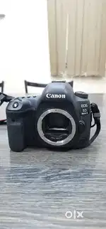 Canon 5d mark IV Camera body with 24-70 Lens battery charger Flash