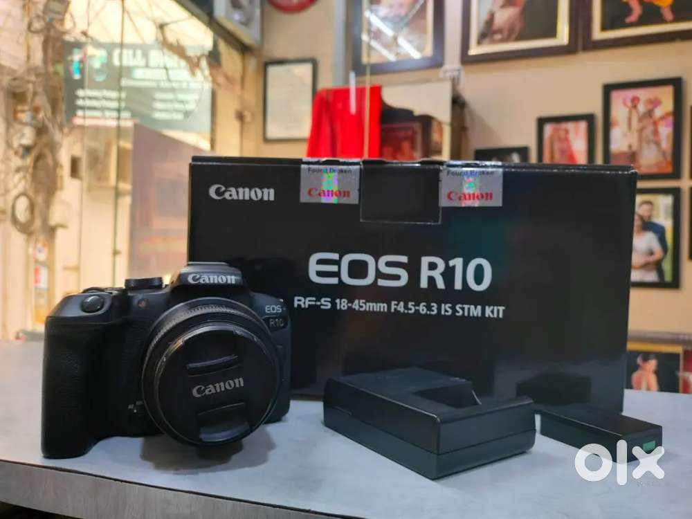 CANON EOS R10 With Lens