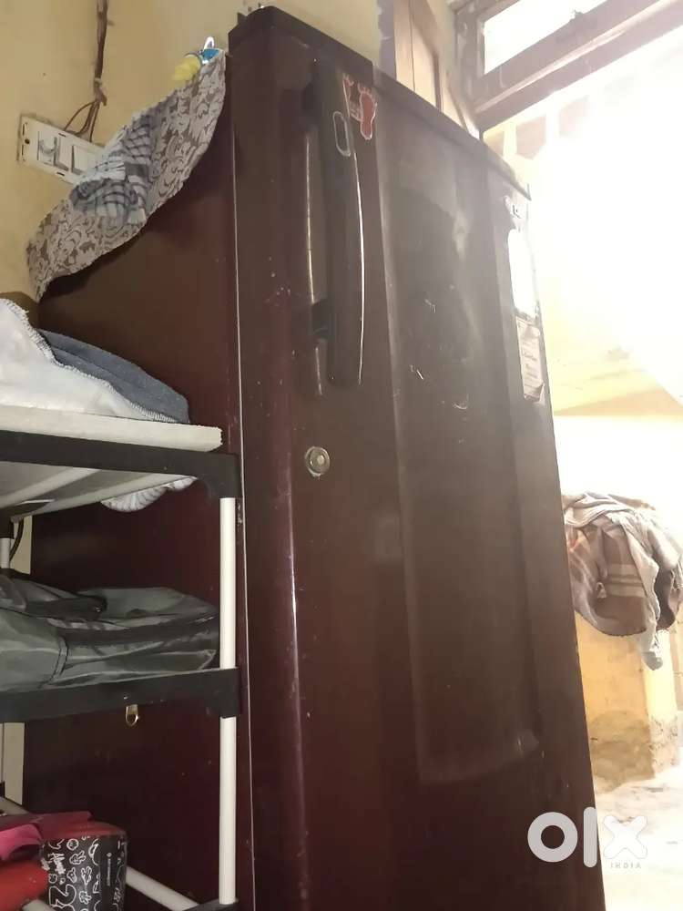 Mje y fridge sell karna h jisko bi lena h m le skta h