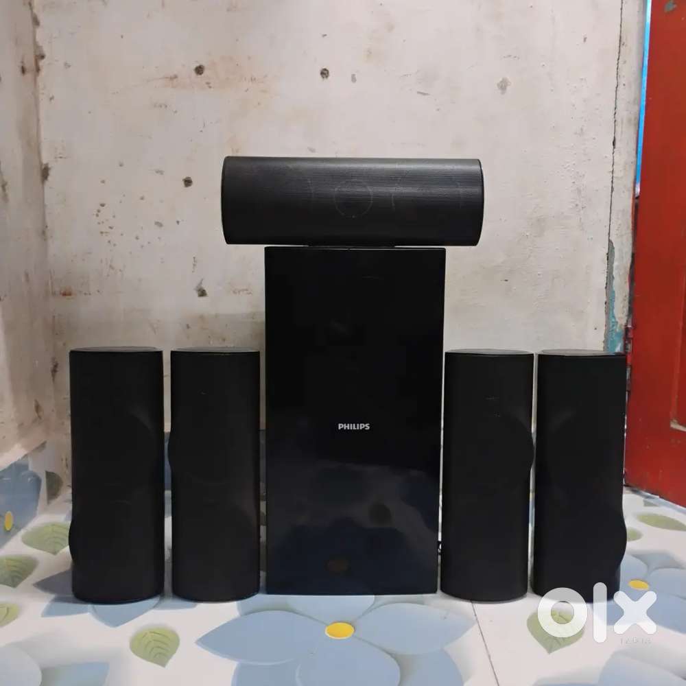 Phillips 1000watts 5.1 Speakers only 8inch Subwoofer super good condit
