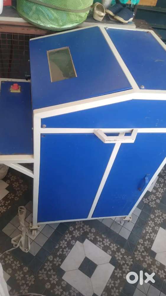 Yarn waste separating machine