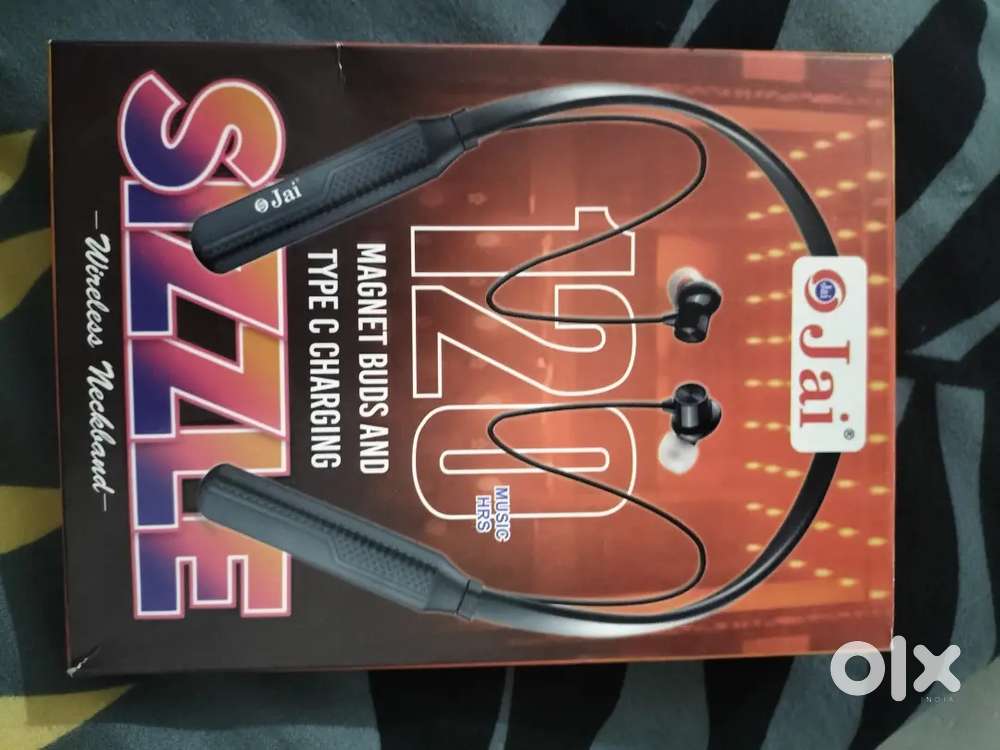 Neck band magnet buds