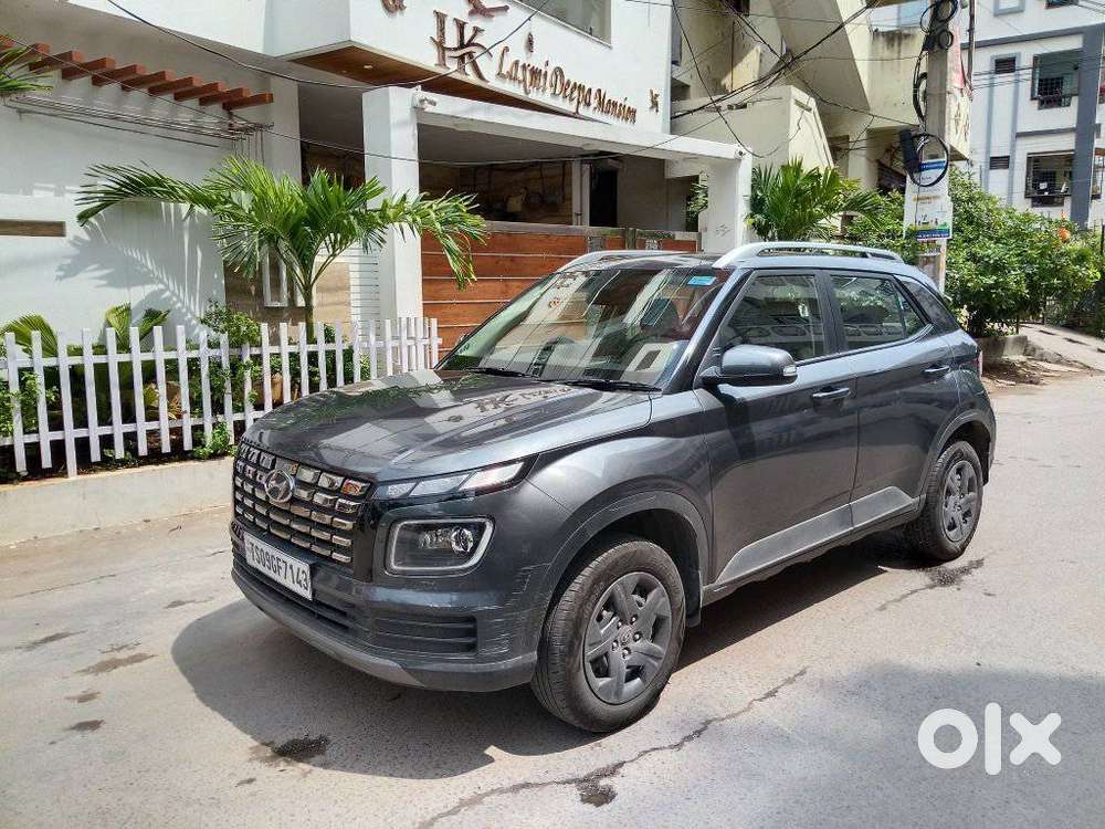 Hyundai Venue 1.2 S (O), 2023, Petrol