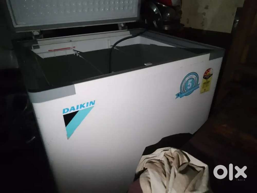 single deep fridge with new conditon grab the opportunity hurry up