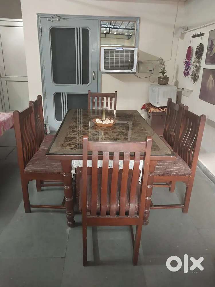 DINING TABLE WITH 6 CHAIRS