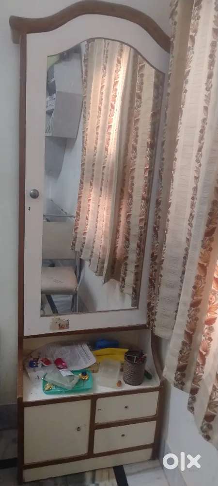 Dressing table