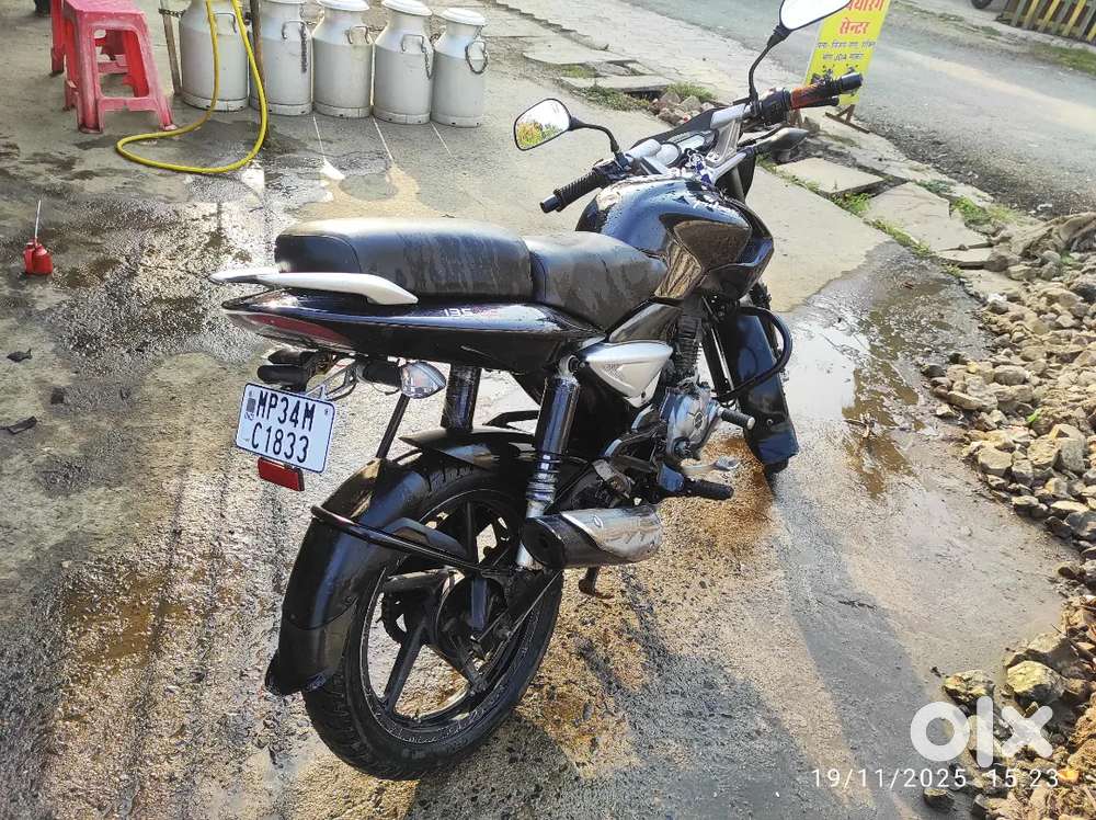 Bajaj Pulsar 135 LS black