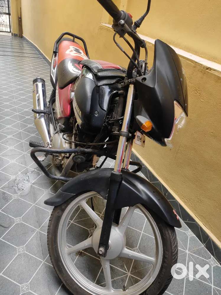 Yamaha YBR 125cc (Black,Red)