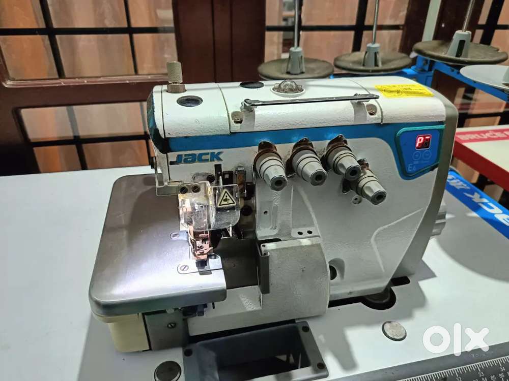 Jack E4 Overlock Sewing Stitching Tailoring Machine