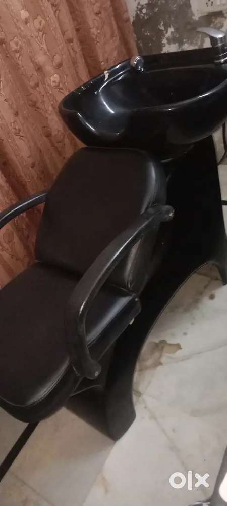 Shampoo station (colour dark brown) best condition with only rupee5500