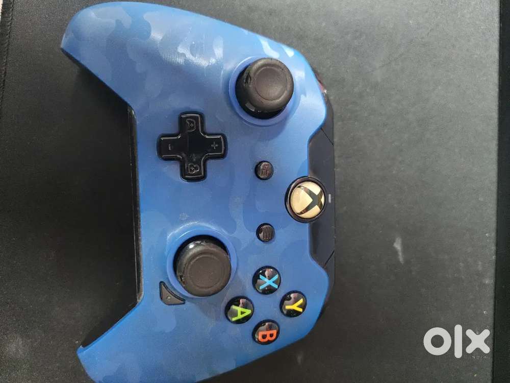 Xbox 360 Wired Controller with Blue Camouflage Texture