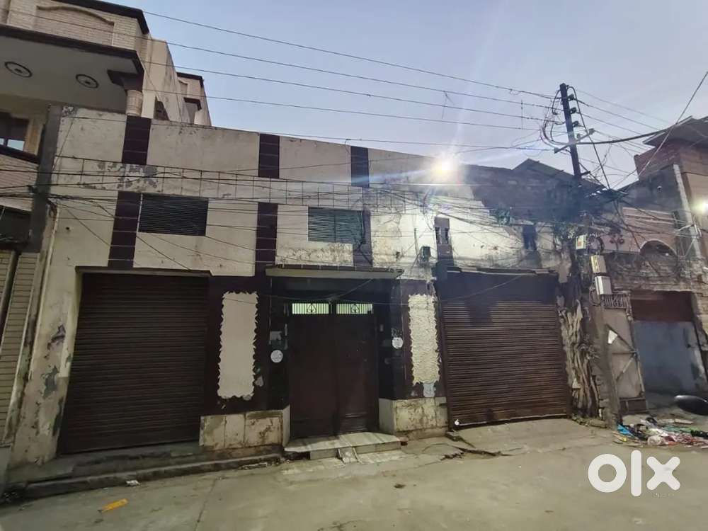 Old House in prime location Sant Nagar just a property
