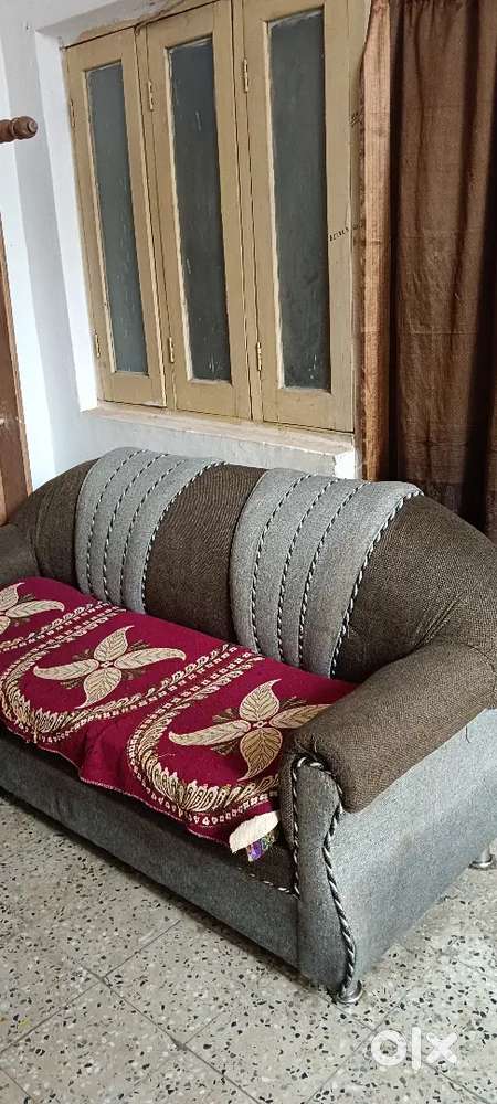Good condition Maharaja sofa for sell/ ready to negotiate