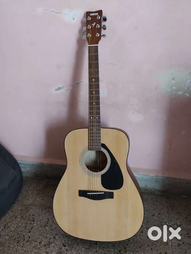 Guitar Yamaha F280 brand new