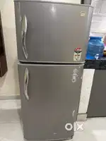 Double door refrigerator