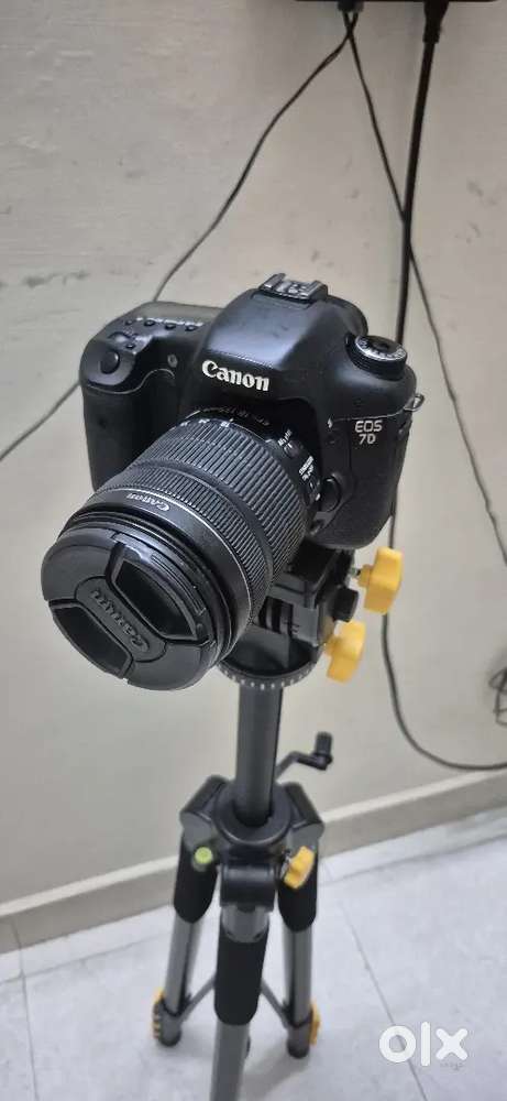 CANON EOS 7D with lense