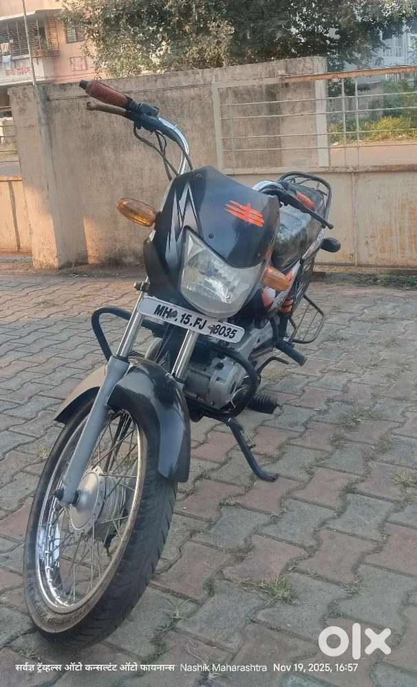 Bajaj CT 100.