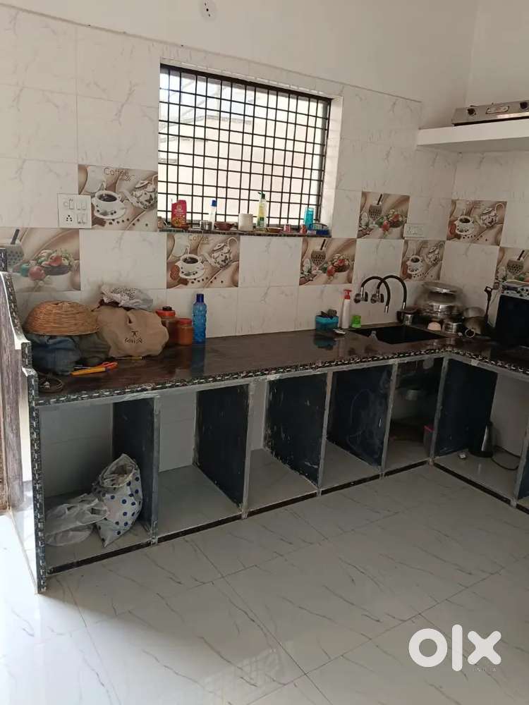 1st floor house for rent.