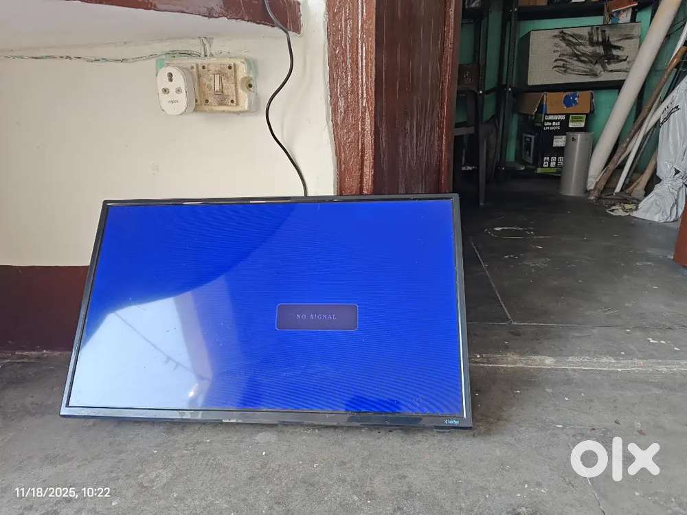 32 inch HD LED TV.

Scratchless condition.
3 year old