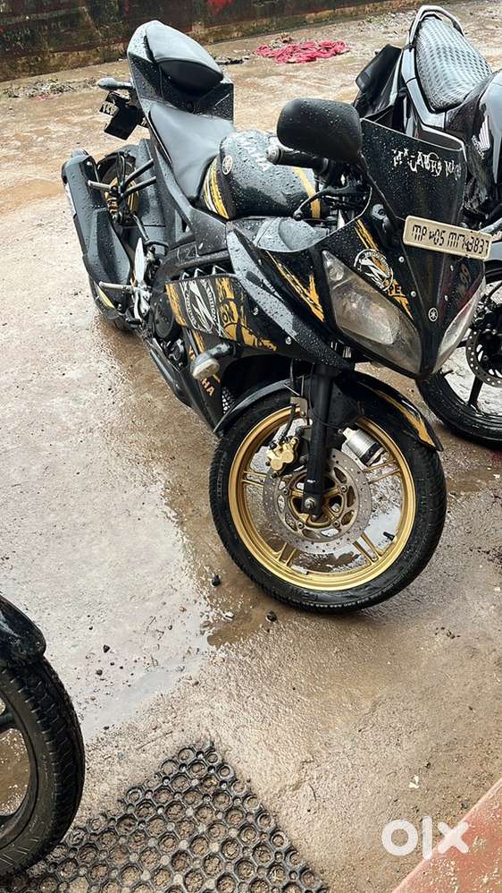 All Yamaha R15 V2 Golden Black Limited edition