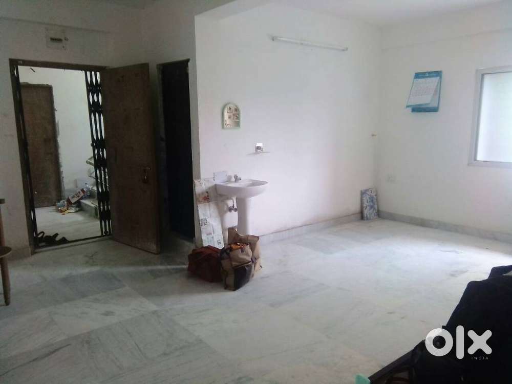 Stunning 2 BHK flat, perfectly situated adjacent to Kudghat Metro