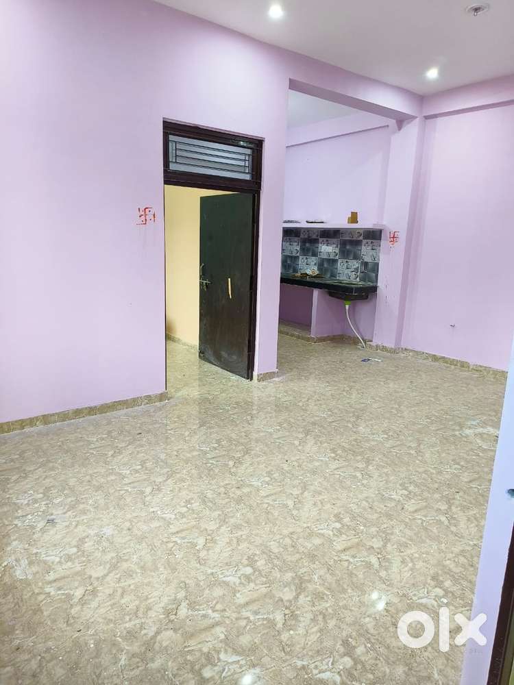 1 BHK flat for rent in front of chhoti Maharishi school, Pathak Market