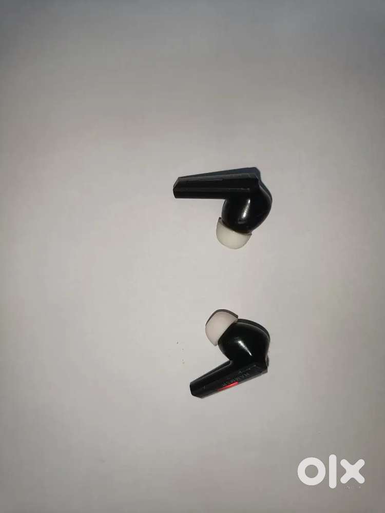 Hammer G-shorts for gaming and listening music.