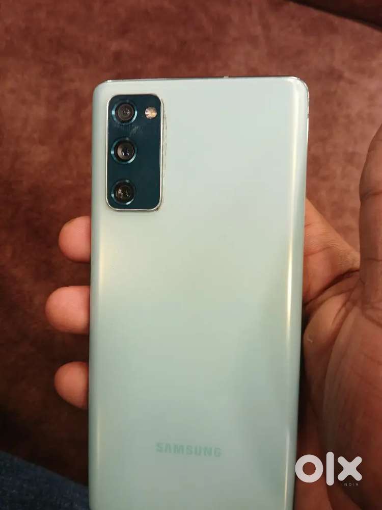 SAMSUNG S20 FE LIGHT GREEN COLOUR IN GOOD CONDITION