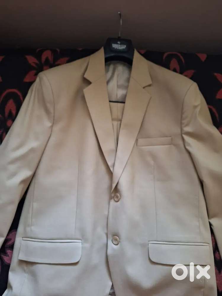 Men’s Beige Formal Suit – Size 42 – Brand New (Never Worn)