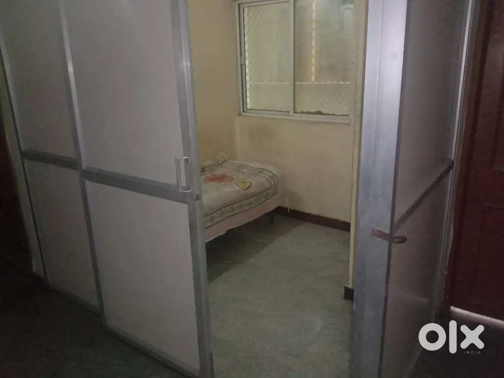 Single rooms available for bachelors BOYS students n working employees