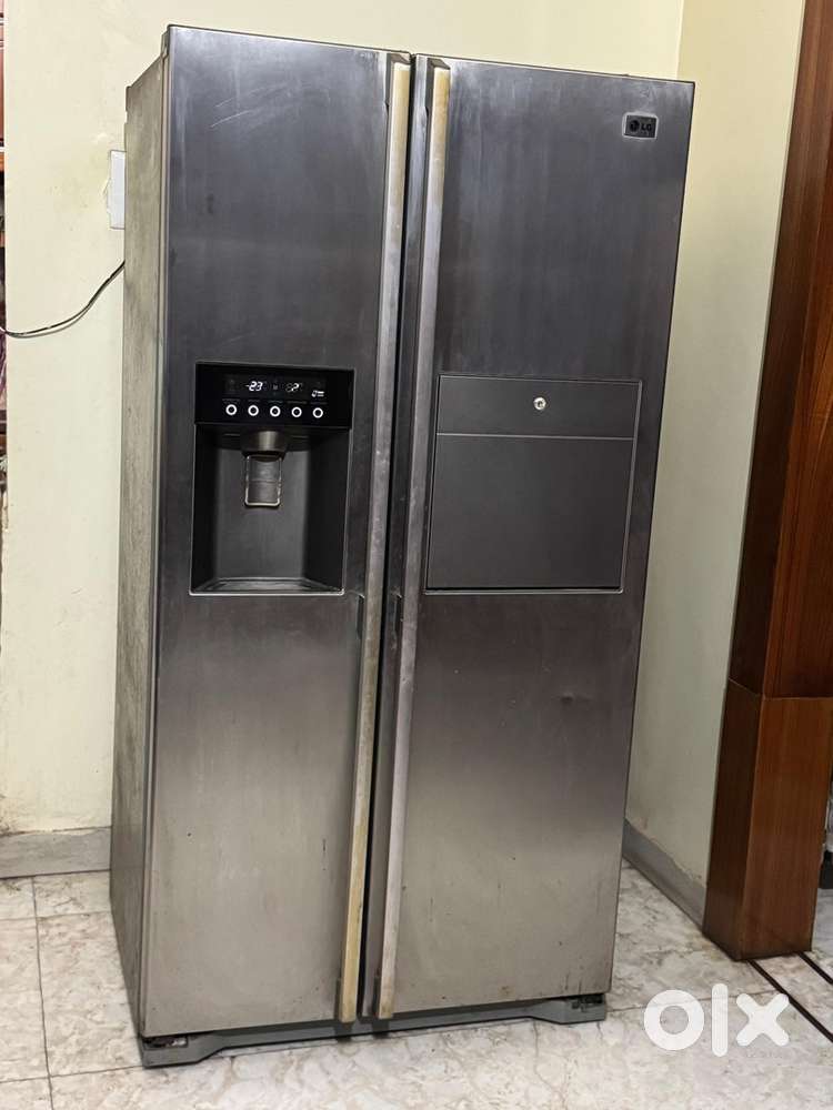 LG Side by Side Refrigerator – 567 Litres -GC-P217BSJ – Good condition