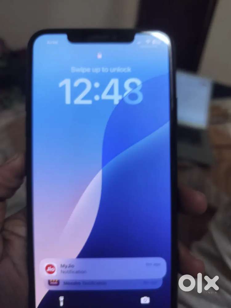 I phone 11 pro Max very good condition battery also good charge fast