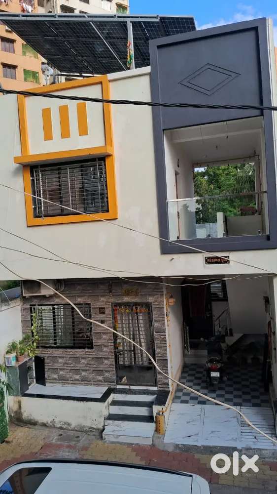 ઘર ભાડેથી આપવાનું છે.  પહેલો માળ