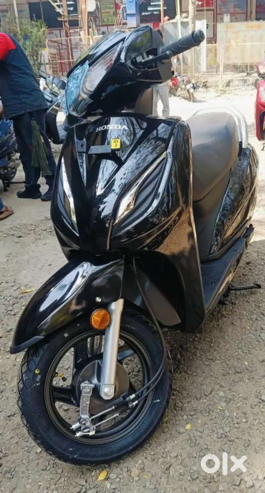 Freee helmet and petrol in Activa vth lowest down payment