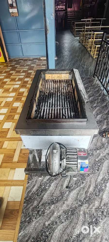Kebab machine with blower
