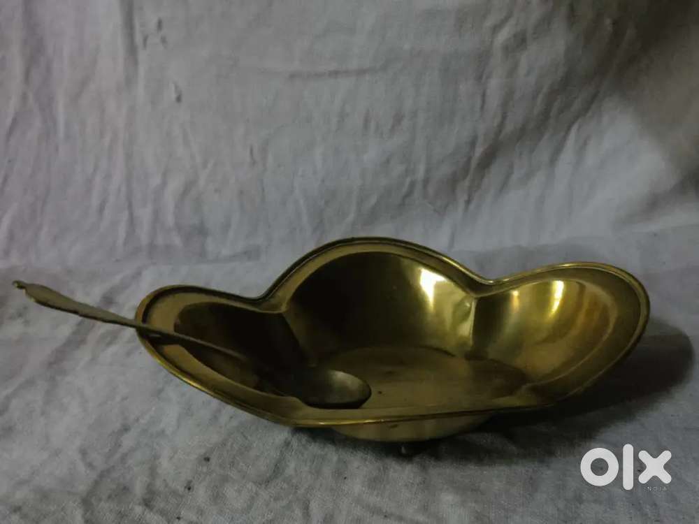 Antique pure brass solid heavy fruit chant or serving bowl