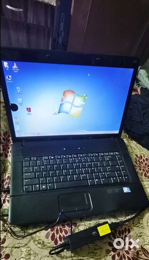 Compaq Presarioc 700 celeron 14 Inch laptop(1.86 Ghz 2/320/Dos),Black