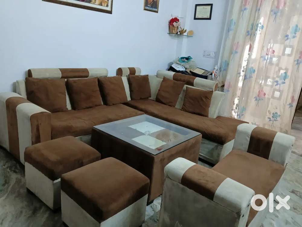 10 seater clean and well maintained sofa and dining set