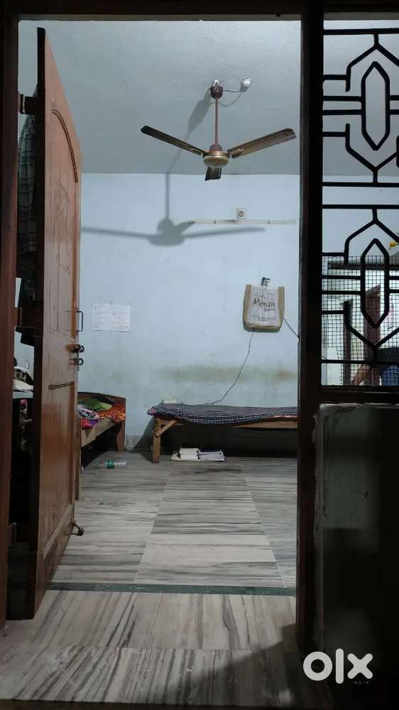 1 male roommate required