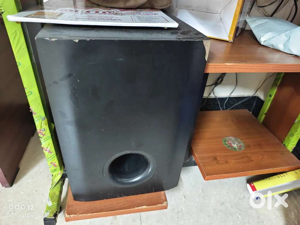 5.1 Home Theatre Amplifier with 5 Bookshelf Speakers + 8 Subwoofer