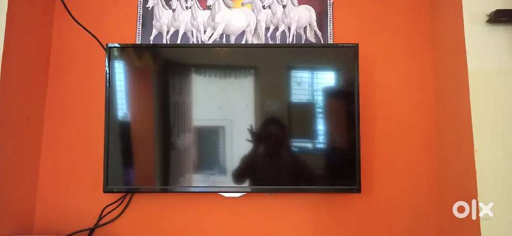 32 Inch World Tech LED TV - Excellent Condition