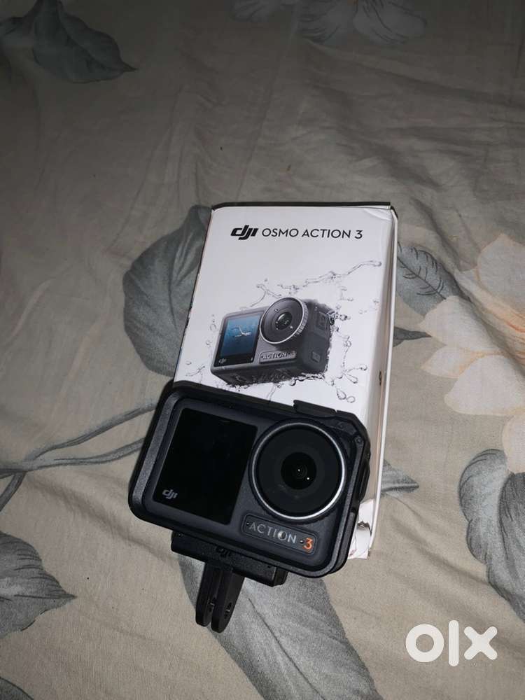 Selling my 2 months old DJI action camera 3 with 256 GB memory card