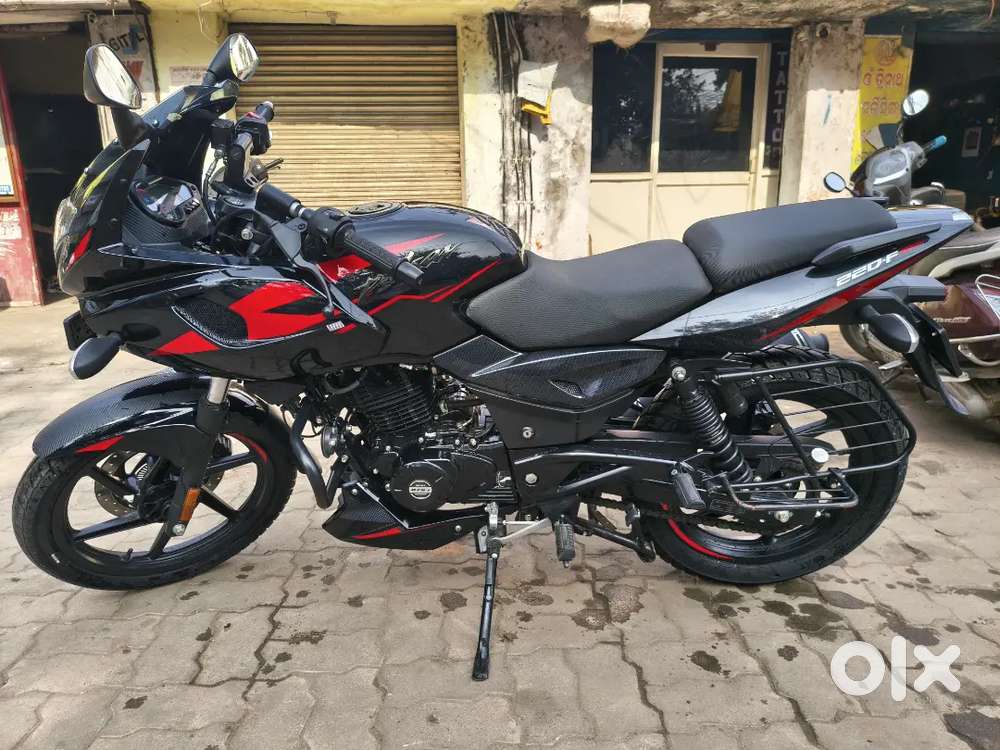 Only 1300 km run pulsar 220 showroom condition no scratches bike